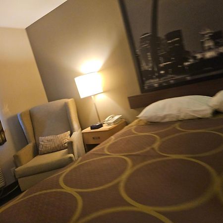 Super 8 By Wyndham Ava Motel Ngoại thất bức ảnh