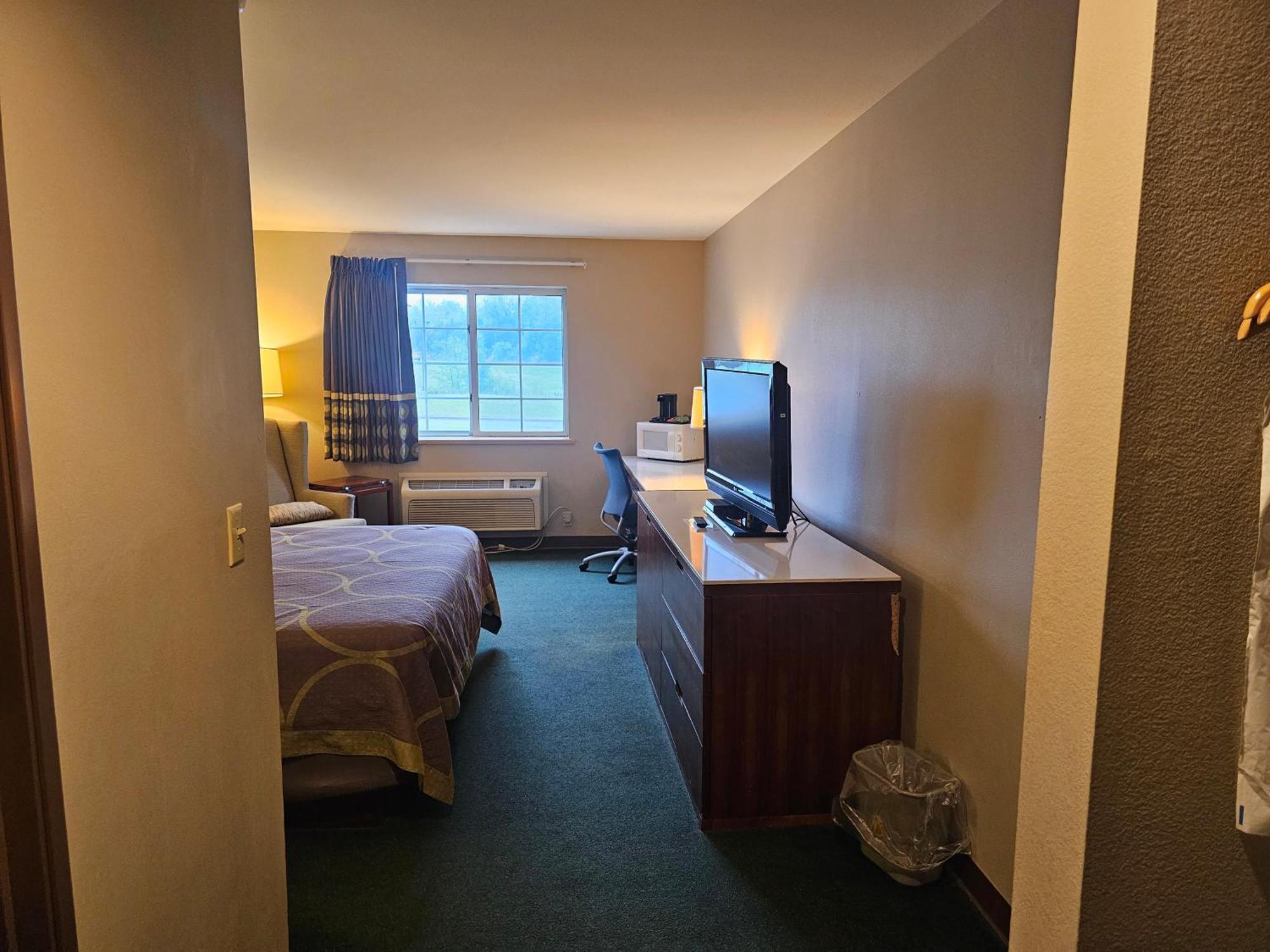Super 8 By Wyndham Ava Motel Ngoại thất bức ảnh